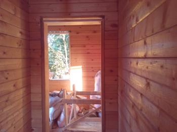 Jak udělat oosyachku dveří v dřevěném domě